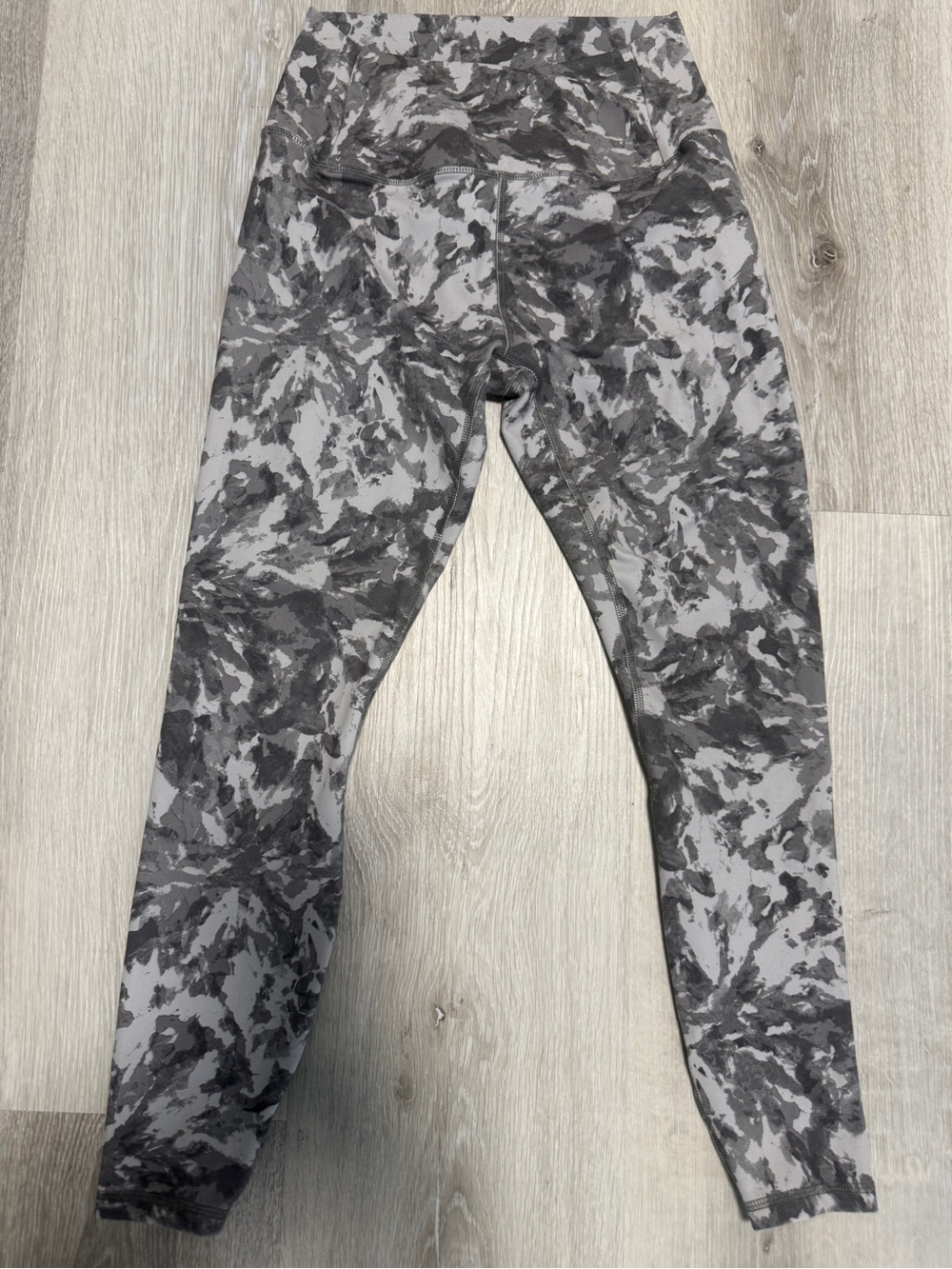 Harmony and Balance Gray Patterned V-Waist Super Soft Leggings Small